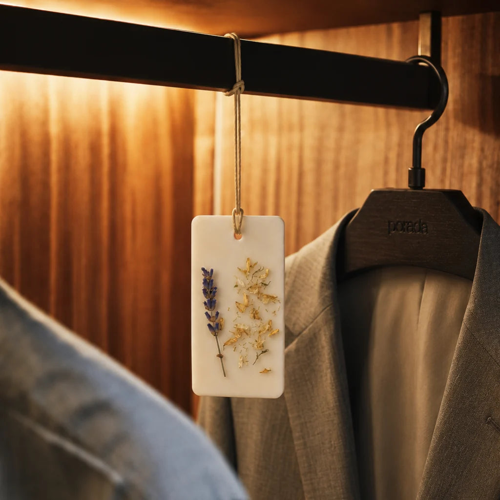 Odorizant de dulap Lavande & Camomille Lunera folosit în dressing