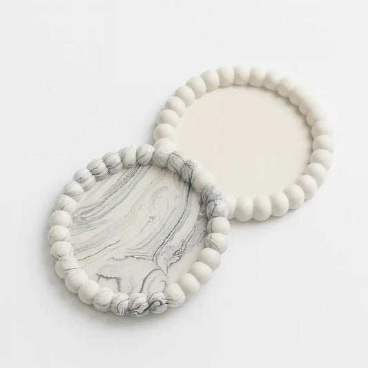 Tăviță rotundă Ø10 cm cu margine tip mărgele, ceramică jesmonite, alb mat