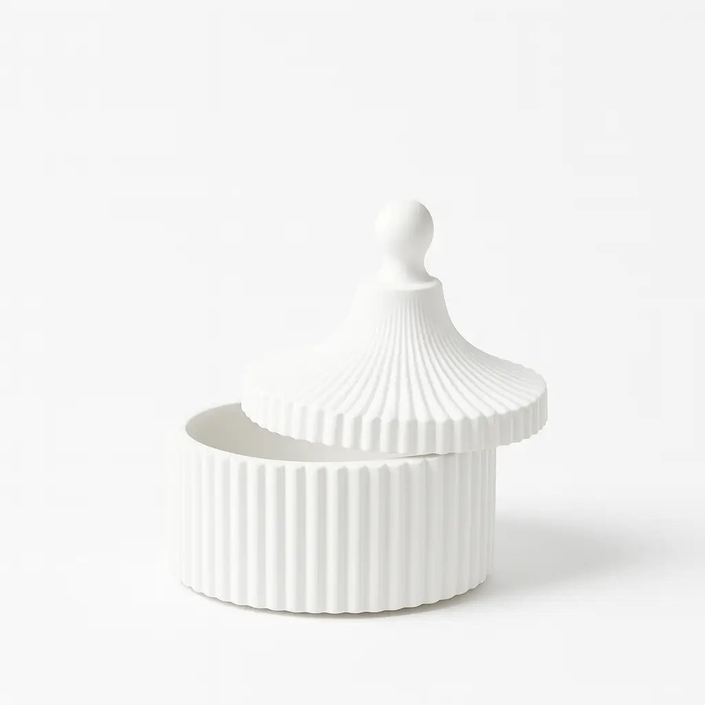 Cutie pentru bijuterii cu capac, striată, ceramică jesmonite, alb