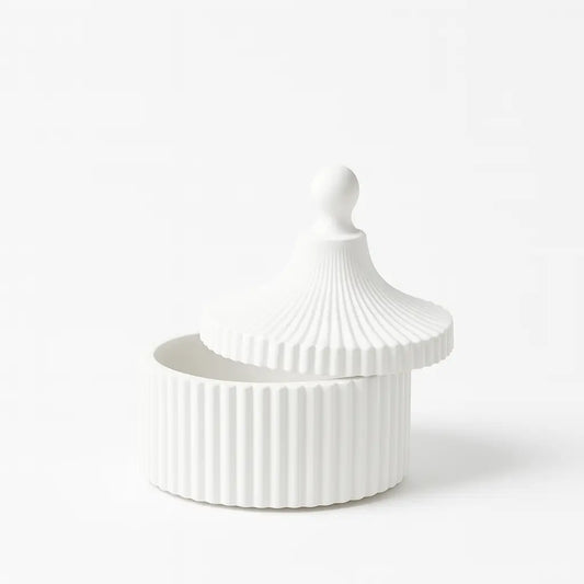 Cutie pentru bijuterii cu capac, striată, ceramică jesmonite, alb