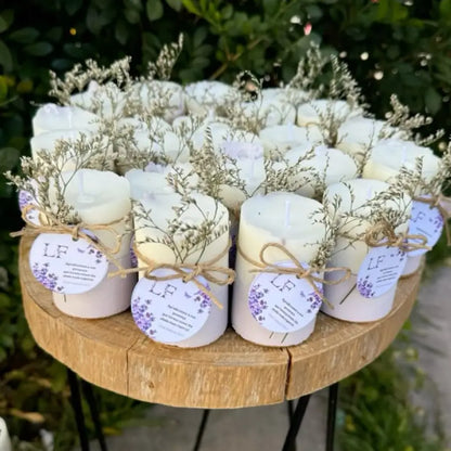 Lumânari mărturie cu bază din ciment în decor pastel – personalizată