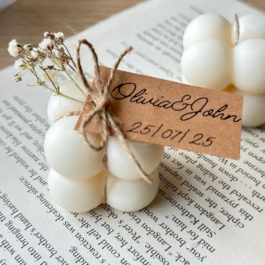 Lumânare bubble 4×4 cm în decor pastel pentru mărturii