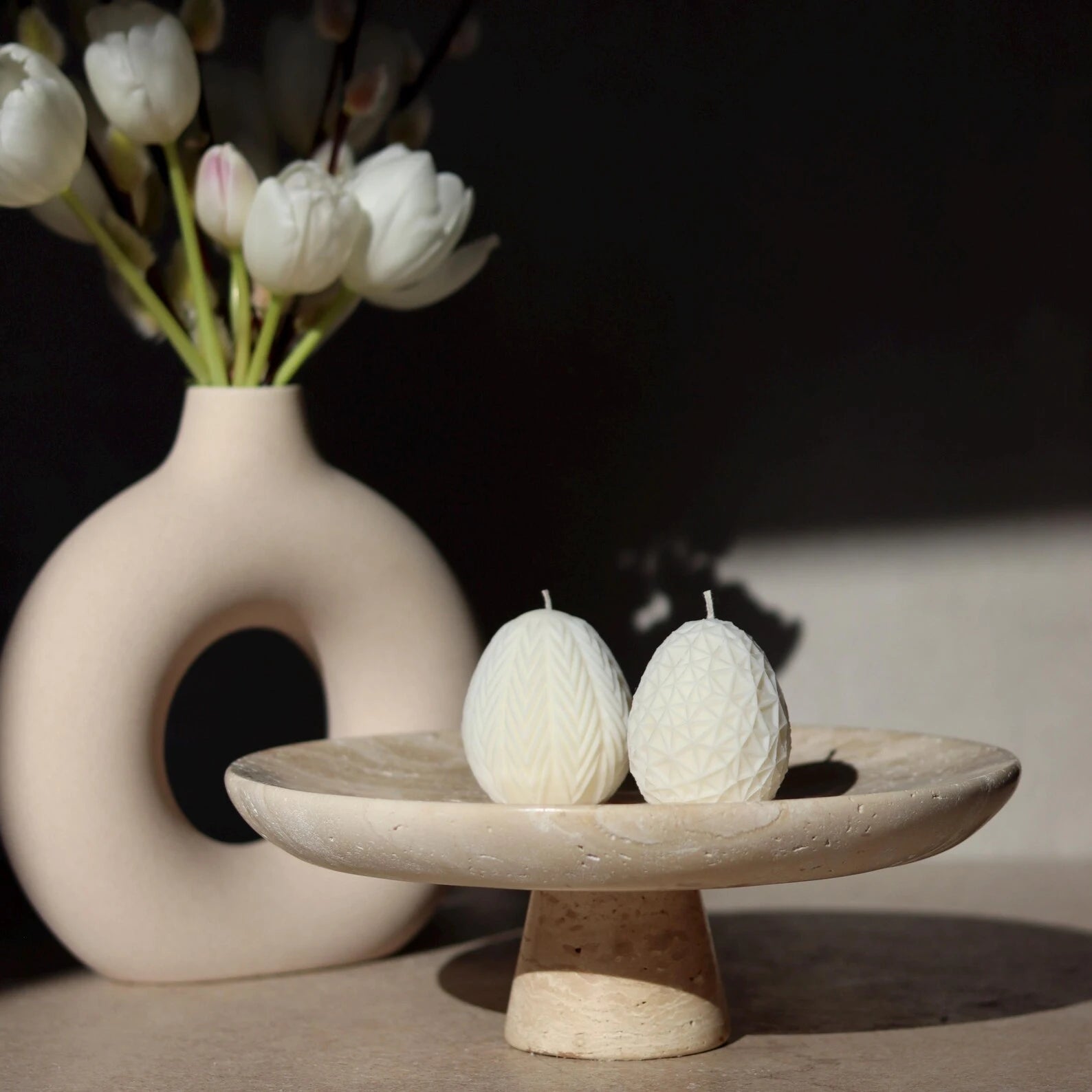 Lumânare decorativă în formă de ou geometric din ceară de soia 80 g cu fitil din bumbac lifestyle