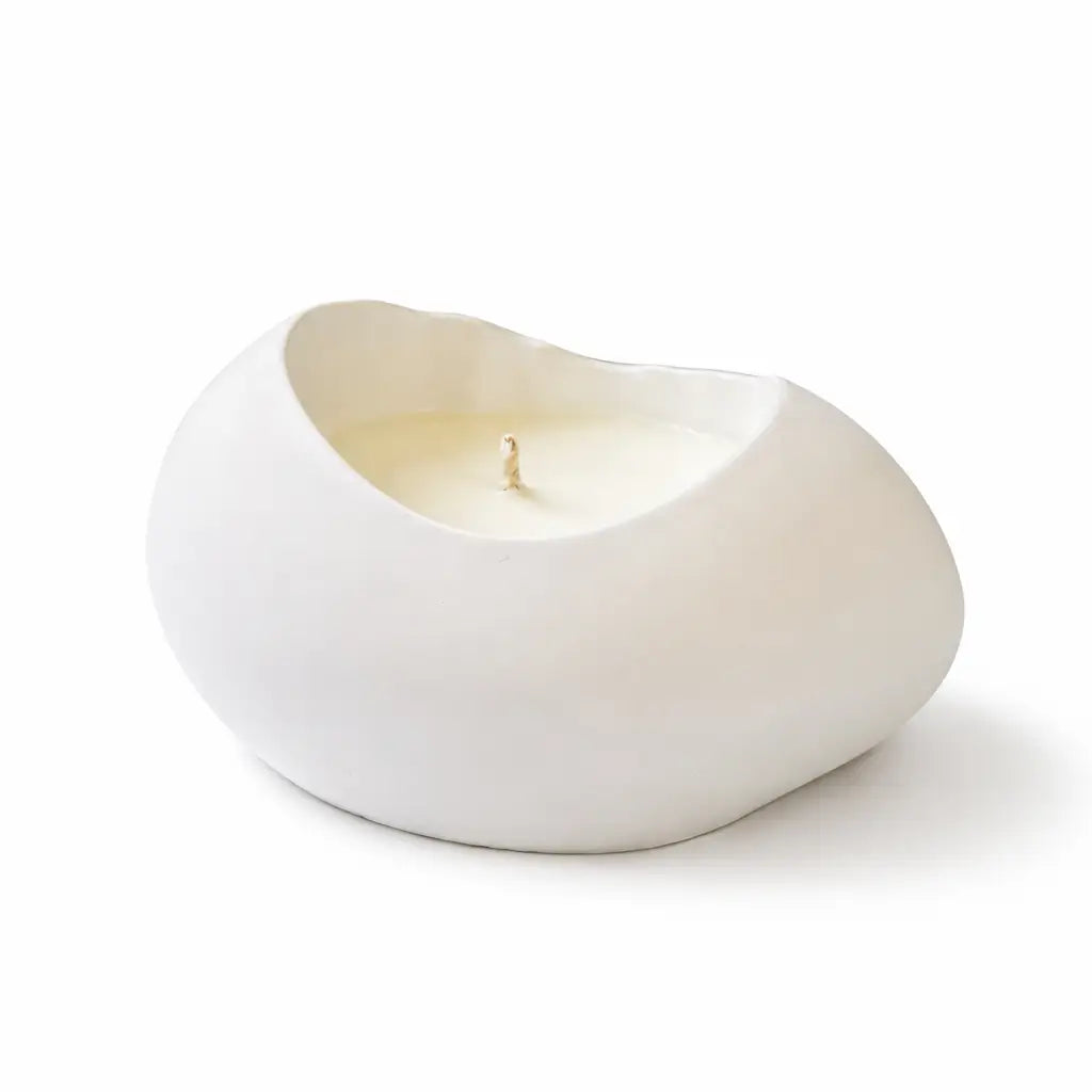 Lumânare parfumată din ceară de soia 100 g în bol Jesmonite tip ou spart, realizat manual