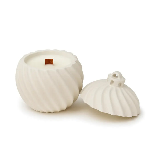 Lumânare de Crăciun din soia 50 g, fitil din lemn, glob cu capac reutilizabil