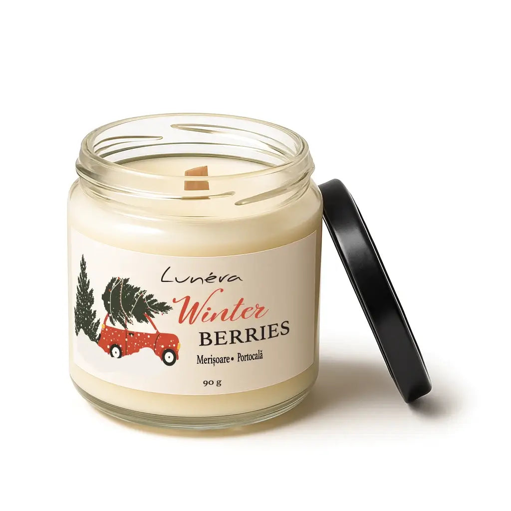 Lumânare parfumată Lunera Winter Berries din ceară de soia, fitil din lemn, 180 g – borcan cu capac negru