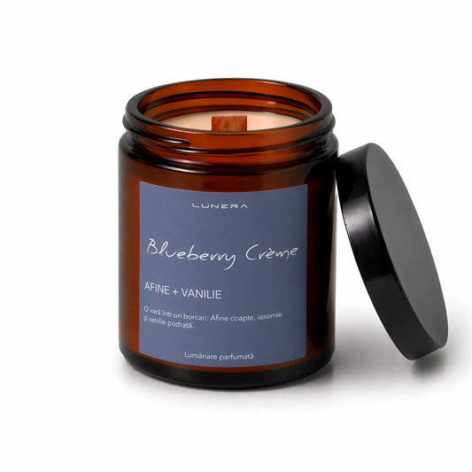Lumânare Lunera din ceară de soia, Blueberry Crème, cu fitil din lemn și aromă de afine și vanilie, 150 g
