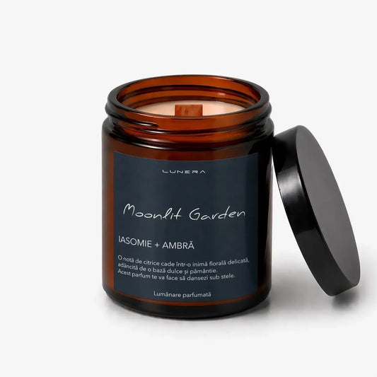 Lumânare Lunera din ceară de soia, Moonlit Garden, cu fitil din lemn și aromă de iasomie și ambră, 150 g