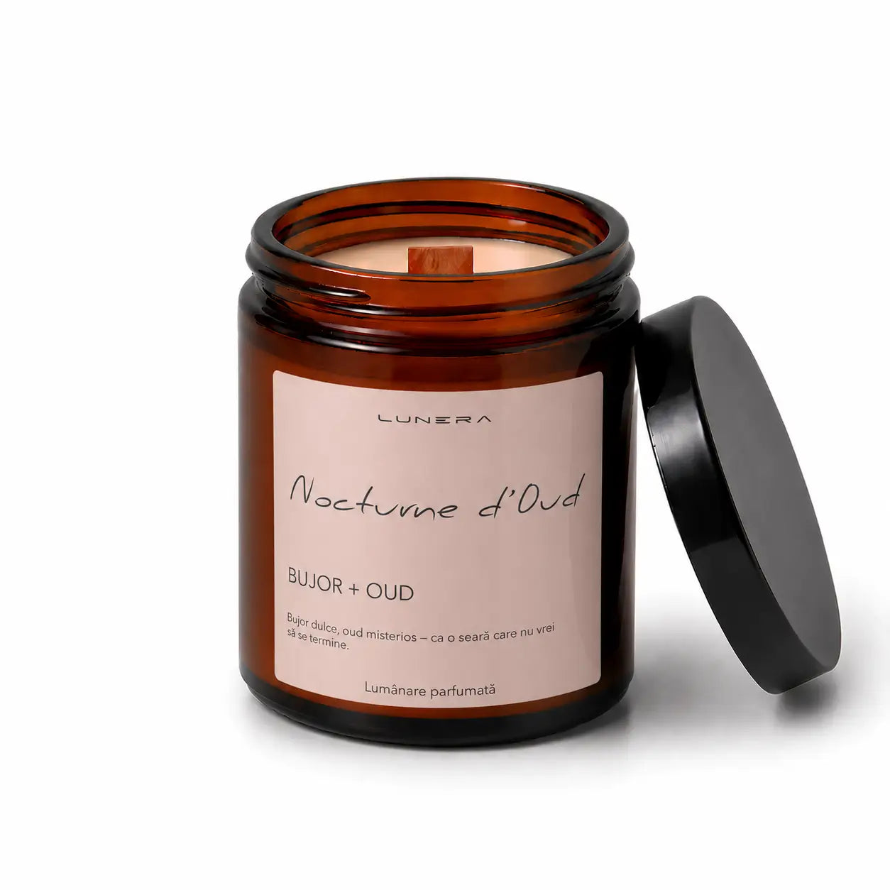 Lumânare Lunera din ceară de soia, Nocturne d’Oud, cu fitil din lemn și aromă de bujor și oud, 150 g