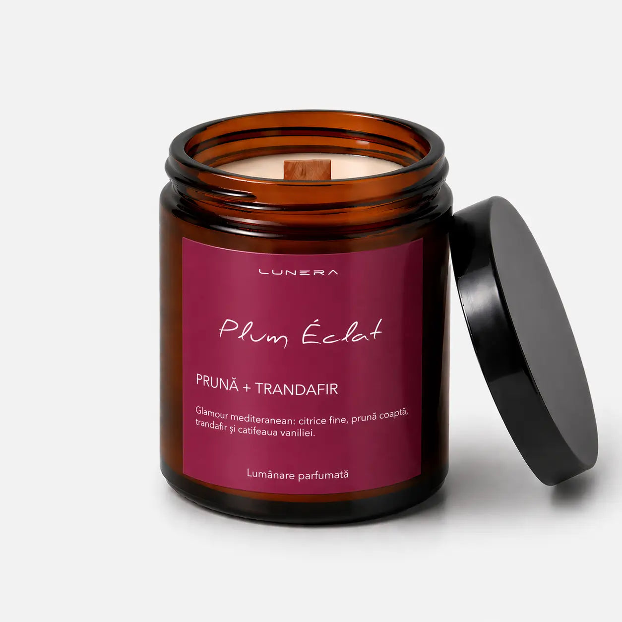 Lumânare Lunera din ceară de soia, Plum Éclat, cu fitil din lemn și aromă de prună și trandafir, 150 g