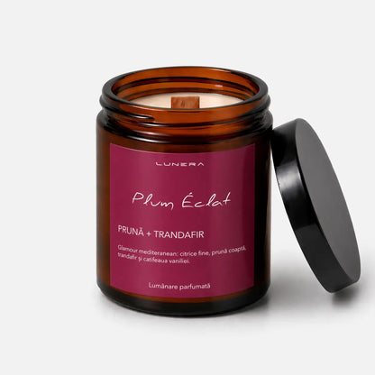 Lumânare Lunera din ceară de soia, Plum Éclat, cu fitil din lemn și aromă de prună și trandafir, 150 g