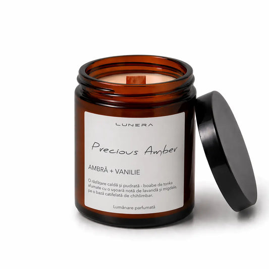 Lumânare Lunera din ceară de soia, Precious Amber, cu fitil din lemn și aromă de ambră și vanilie, 150 g