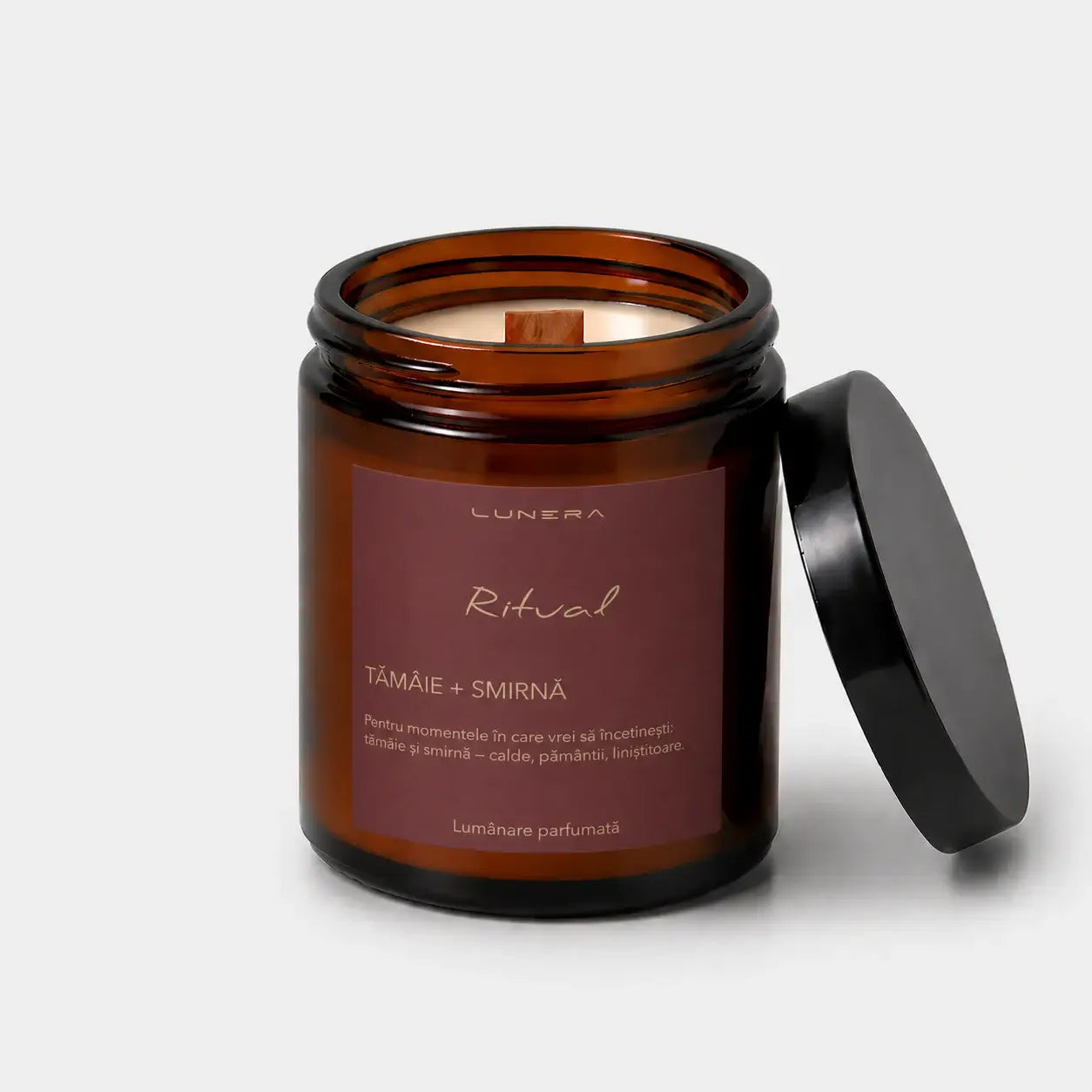Lumânare Lunera din ceară de soia, Ritual, cu fitil din lemn și aromă de tămâie și smirnă, 150 g