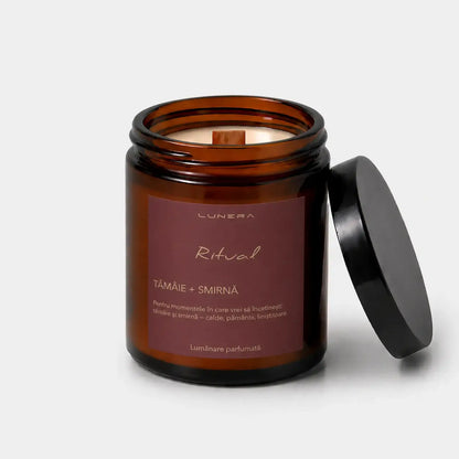 Lumânare Lunera din ceară de soia, Ritual, cu fitil din lemn și aromă de tămâie și smirnă, 150 g