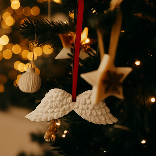 Aripi de înger din ceramică jesmonite folosite ca ornament în brad