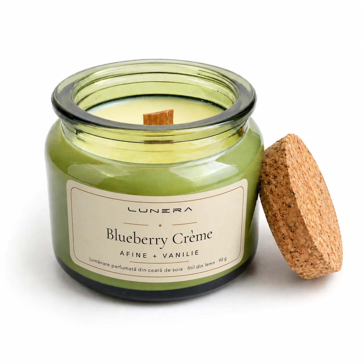 Lumânare Lunera Petite din ceară de soia, Blueberry Crème, cu fitil din lemn și aromă de afine și vanilie, 90 g, verde