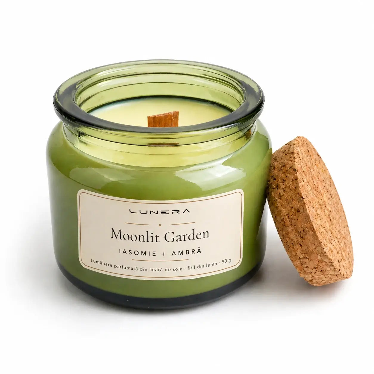 Lumânare Lunera Petite din ceară de soia, Moonlit Garden, cu fitil din lemn și aromă de iasomie și ambră, 90 g, verde