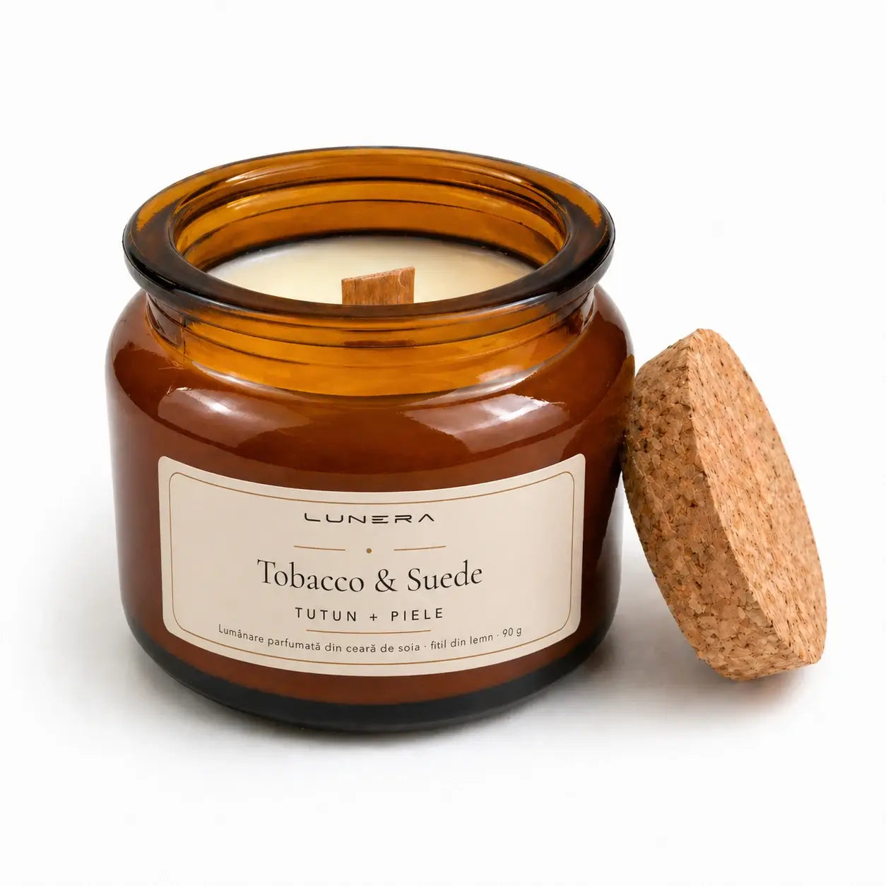 Lumânare Lunera Petite din ceară de soia, Tobacco & Suede, cu fitil din lemn și aromă de tutun și piele, 90 g, chihlimbar