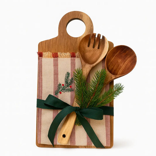 Set cadou de Crăciun pentru bucătărie: tocător acacia 20×38, tacâmuri salată 30 cm, prosop bumbac 50×70