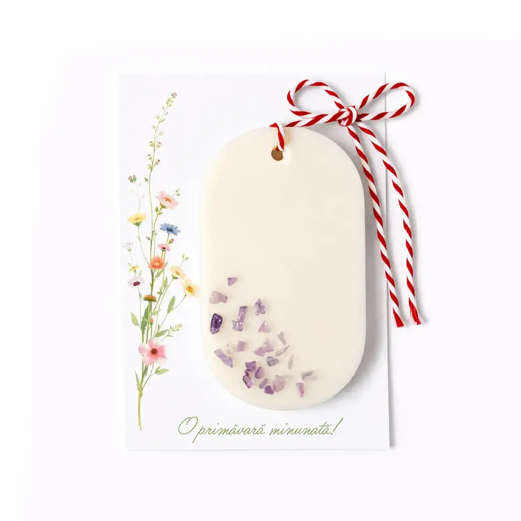 Mărțișor parfumat Ametist – odorizant pentru dulap din ceară de soia, ~25 g, pe carton cu șnur – Lunera