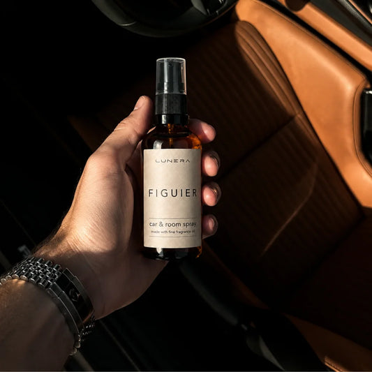 Parfum auto Figuier Lunera folosit în interiorul mașinii