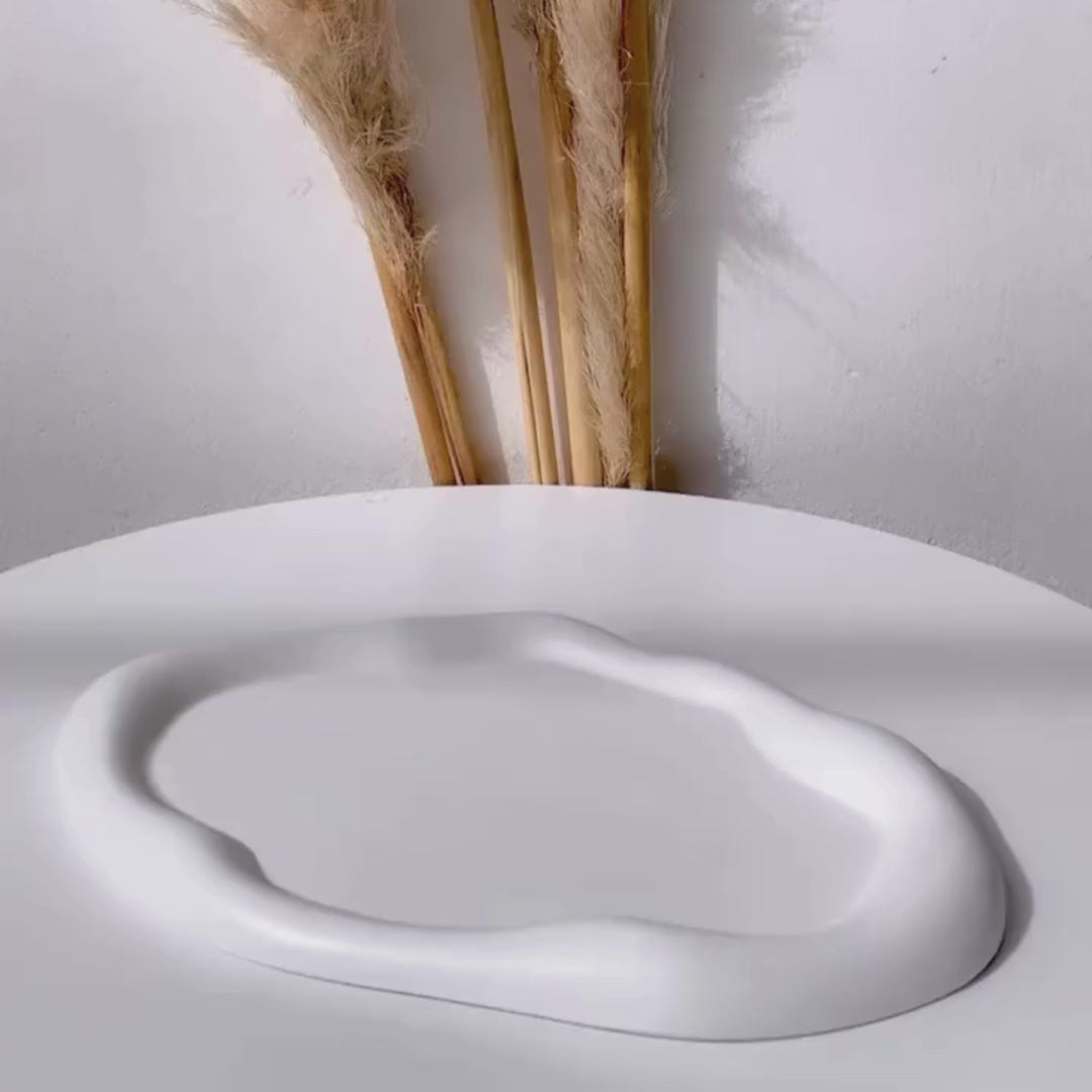 Tavă decorativă în formă de nor din ceramică jesmonite, alb mat, video