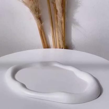 Tavă decorativă în formă de nor din ceramică jesmonite, alb mat, video