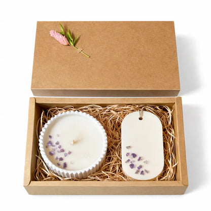 Set cadou Ametist – lumânare din soia 90 g în vas jesmonite Ø8 cm și odorizant dulap 30 g, decor cu pietre semiprețioase ametist – Lunera