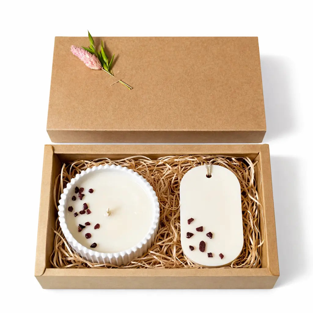 Set cadou Granat – lumânare din soia 90 g în vas jesmonite Ø8 cm și odorizant dulap 30 g, decor cu pietre semiprețioase granat – Lunera