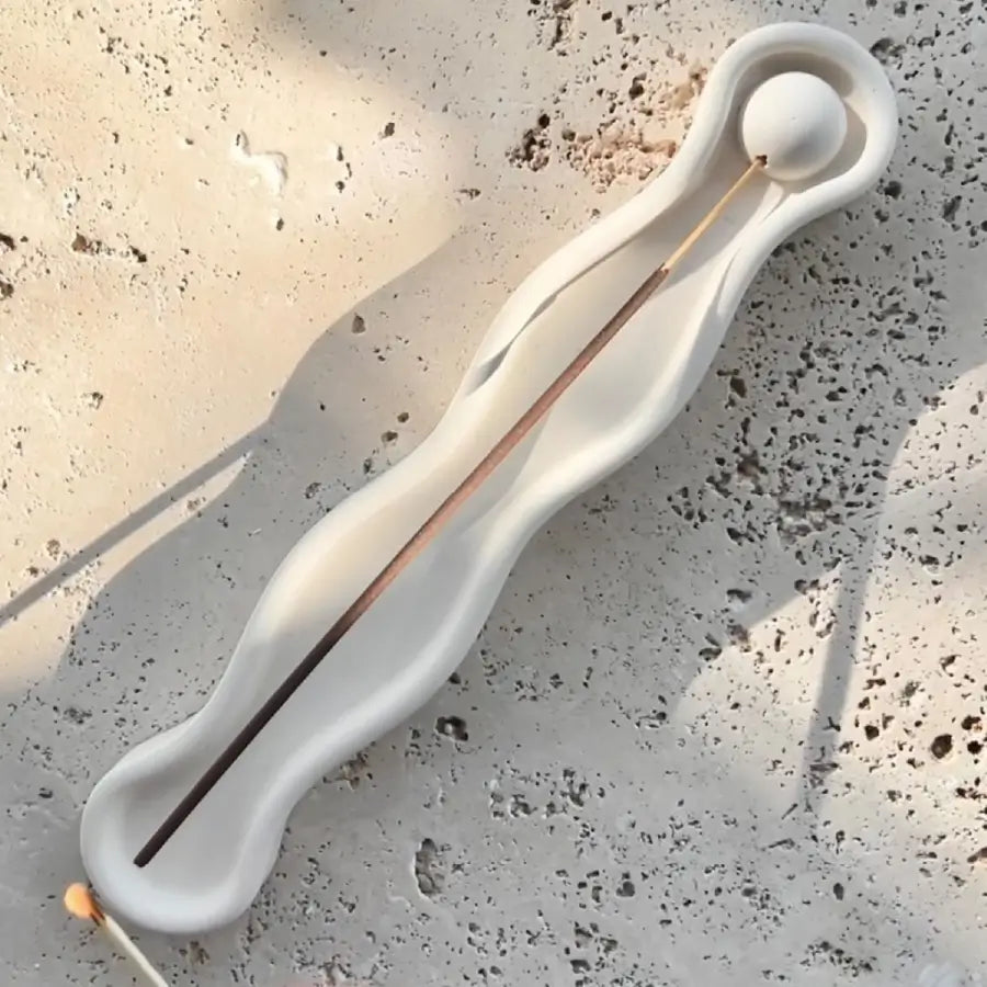 Suport bețișoare parfumate din ceramică jesmonite, alb mat, 25×4 cm, cu canal colector