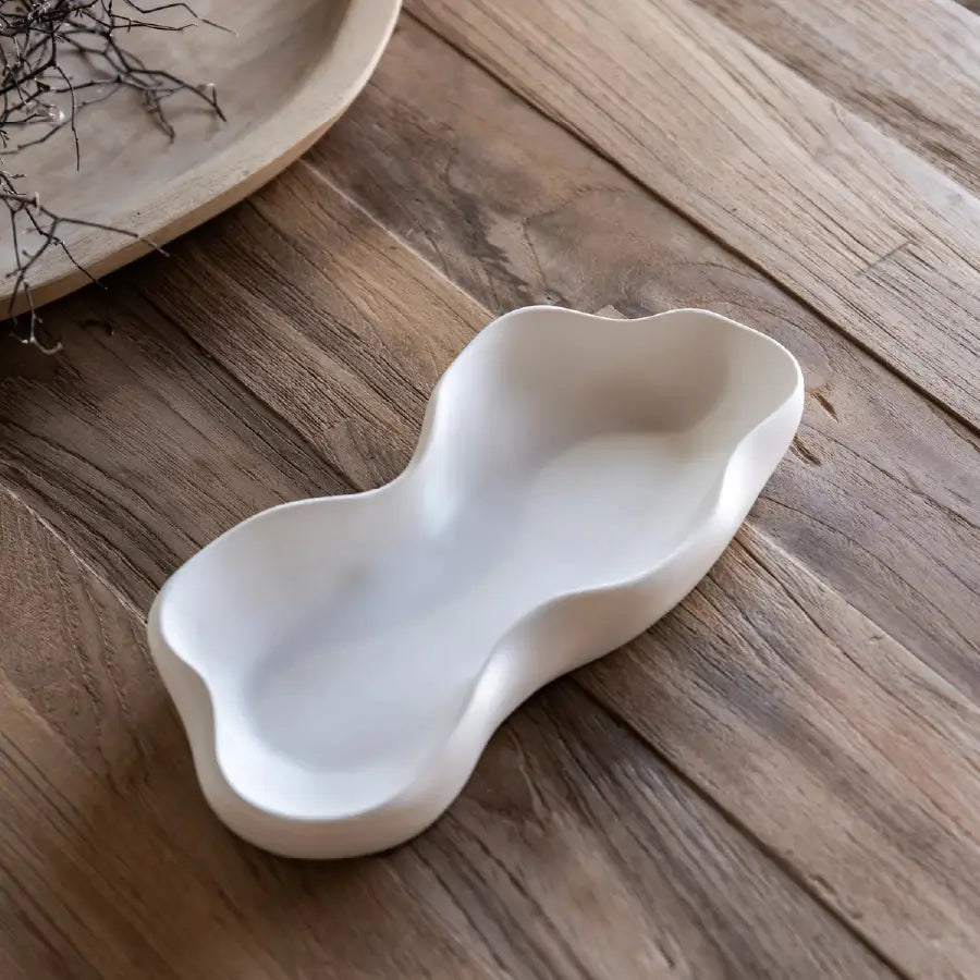 Tavă decorativă ondulată wavy din ceramică jesmonite, alb mat