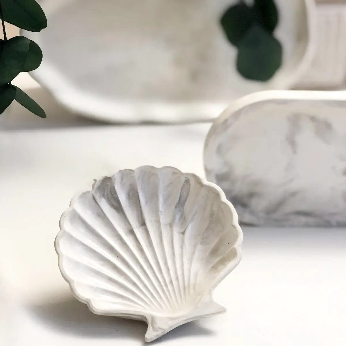 Tăviță scoică marmorată gri, ceramică jesmonite, 10×10 cm