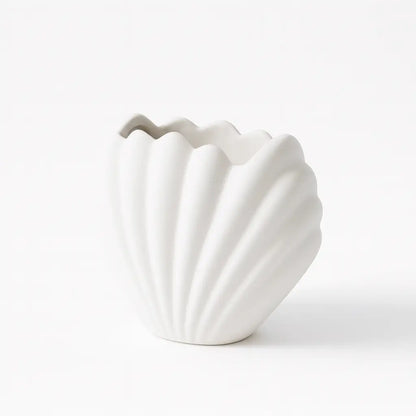 Vază decorativă scoică din ceramică jesmonite, alb mat